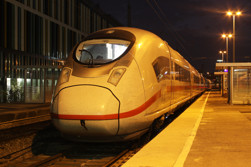 Der 407 001 in M�nchen Hbf am 31,07,11