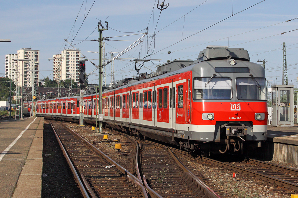 Der 420 400-4 in Stuttgart Hbf am 07,08,10 