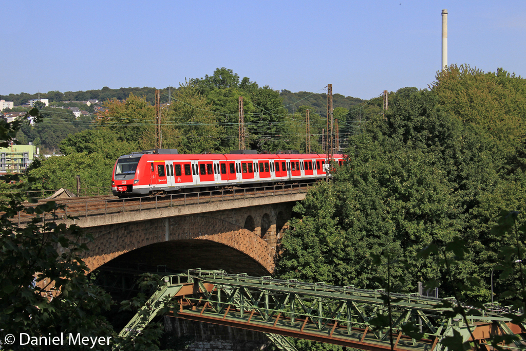 Der 422 019-2 in Wuppertal Sonnborn am 04,09,12