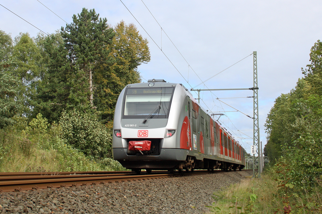 Der 422 061-2 als S9 nach Bottrop in Wuppertal Dornap am 12,09,11