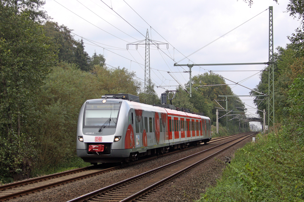 Der 422 061-2 als S9 nach Wuppertal Hbf in W�lfrath Oberd�ssel am 15,09,11 