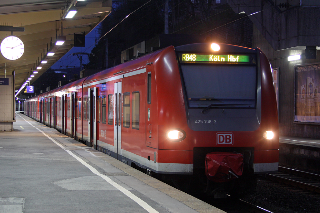 Der 425 106-2 in Wuppertal Hbf am 21,04,10