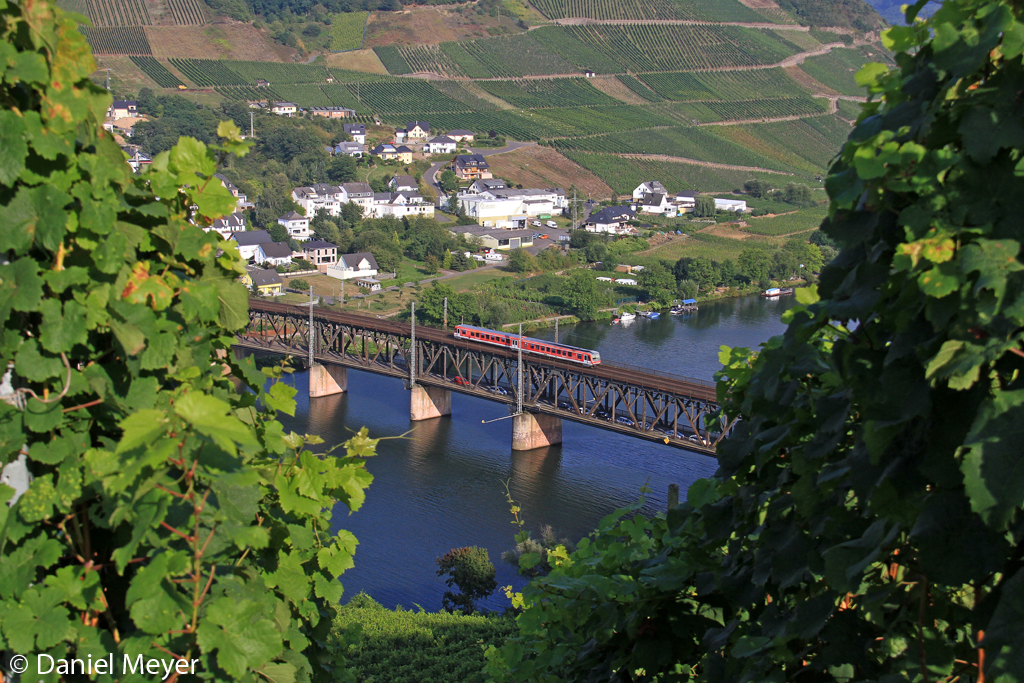 Der 628 648 mit der RB94 auf der Doppelstockbr�cke von Bullay am 03,09,12