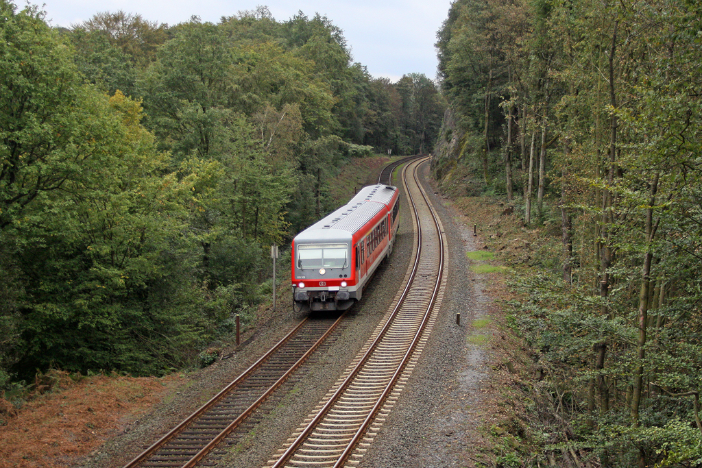 Der 928 508 als RB47 von Solingen Hbf nach Wuppertal Hbf hier auf h�he des alten Standort-�bungsplatz Wuppertal-Scharpenacken am 17,09,11