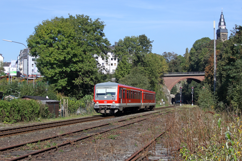 Der 928 527 als RB 47 Richtung Solingen in Wuppertal Rauenthal am 29,09,11