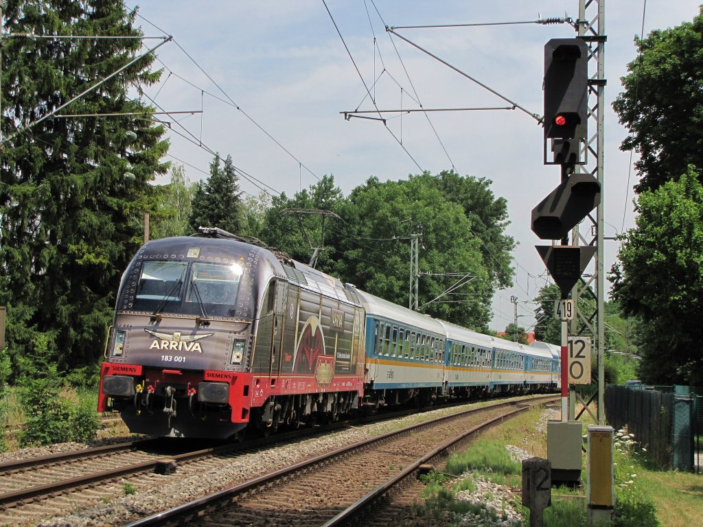 Der Adler Alex 183 001 auf dem Weg nach zum Hbf M�nchen.
Aufgenommen am 13.07.2010 in Fasanerie.