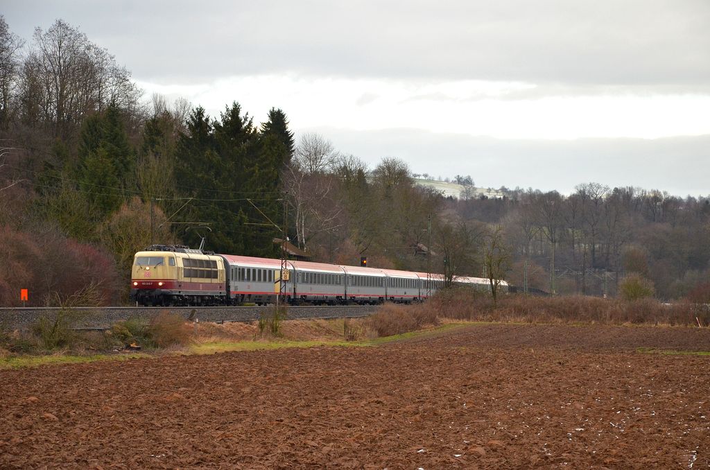 Der Freit�gliche IC 118 mit 103 245 von Ulm nach Stuttgart bei Reichenbach/Fils. (20.01.2012)