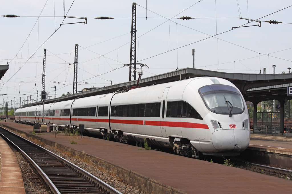 Der ICE-T 411 519-2 in Weimar am 01,07,10