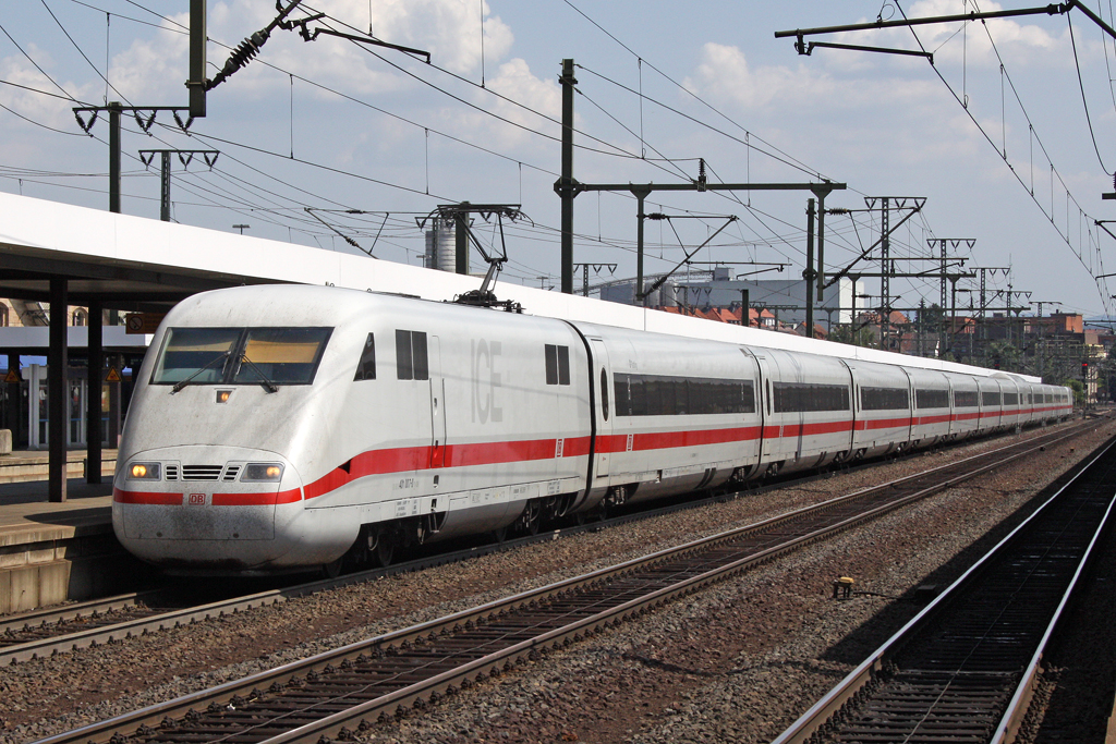 Der ICE1 401 007-0 in Fulda am 10,07,10