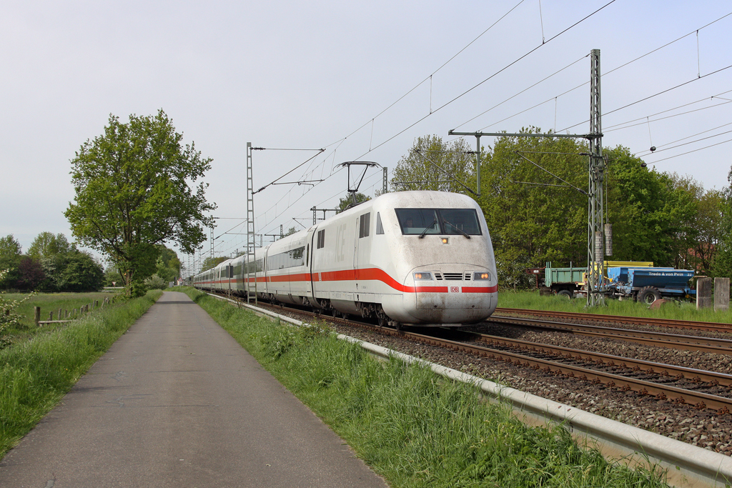 Der ICE1 401 584-8 / 401 084-9 in Brokstedt am 18,05,12