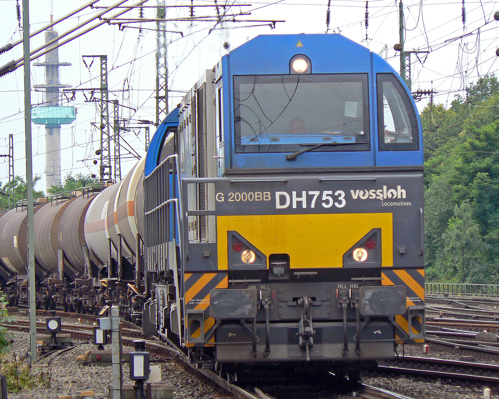 DH753 der HGK mit dem  16 Uhr Zug  in Gremberg am 29.06.2010