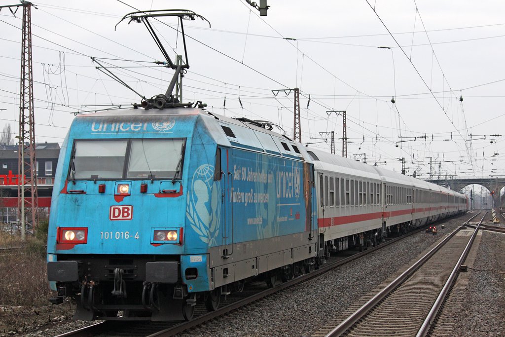 Die 101 016-4 (Unicef) in Wuppertal Vohwinkel am 22,01,10