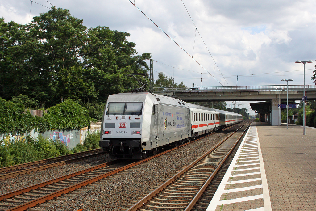Die 101 028-9 in Angermund am 01,07,12
