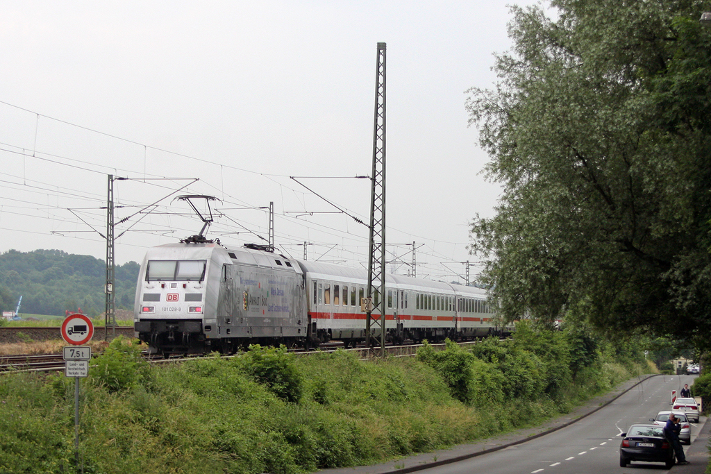 Die 101 028-9 in Wuppertal Vohwinkel am 19,06,12
