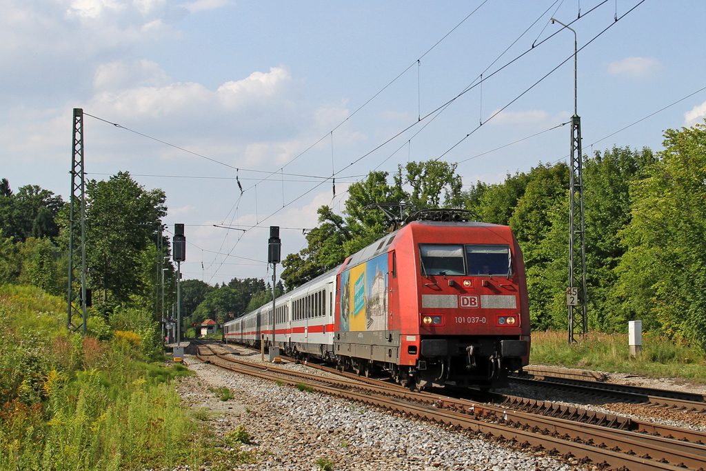 Die 101 037-0 in A�ling (Oberbay) am 02,08,12