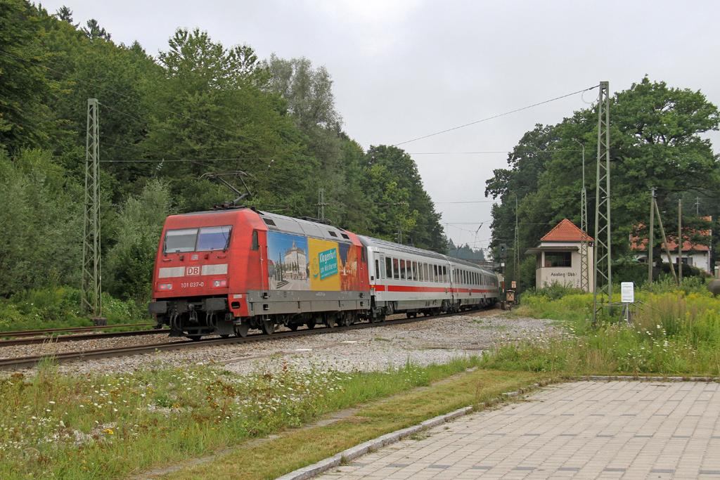Die 101 037-0 in A�ling (Oberbay) am 04,08,12