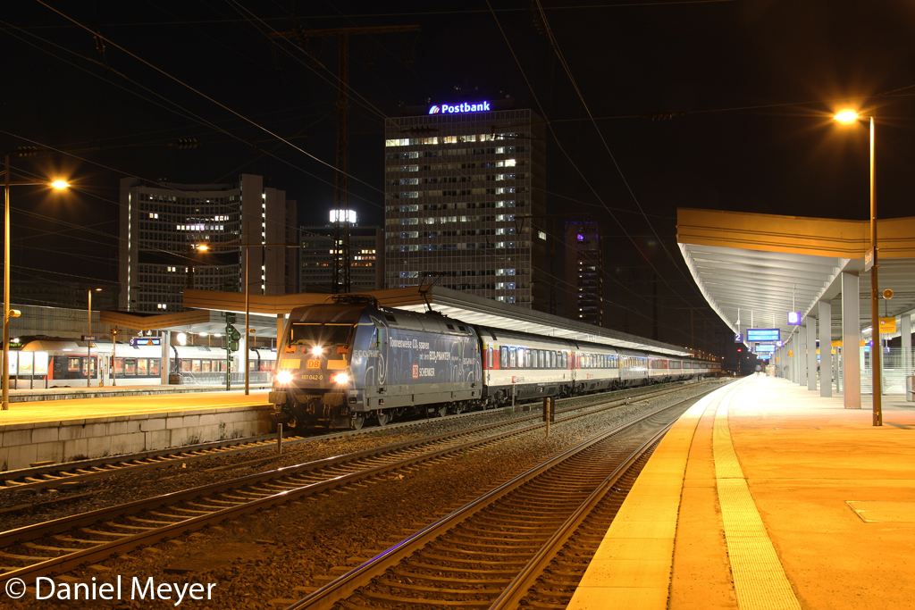 Die 101 042-0 in Essen Hbf am 22,11,12