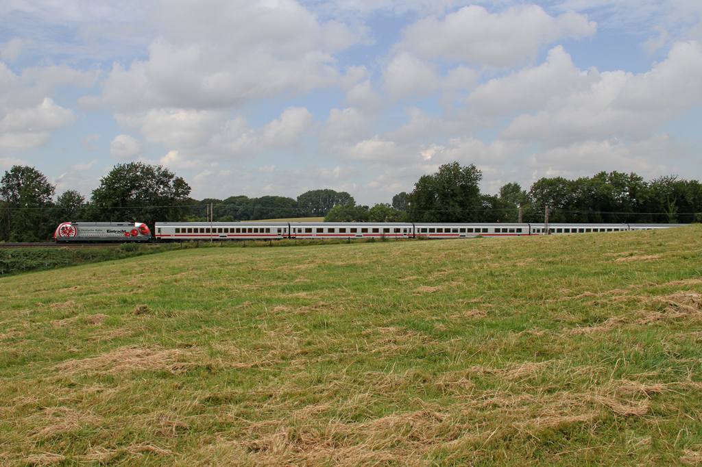 Die 101 110-5  Eintracht Frankfurt  in Haan Ellscheid am 30,08,12