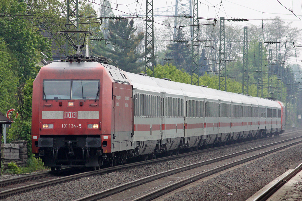 Die 101 134-5 in Angermund am 09,05,10