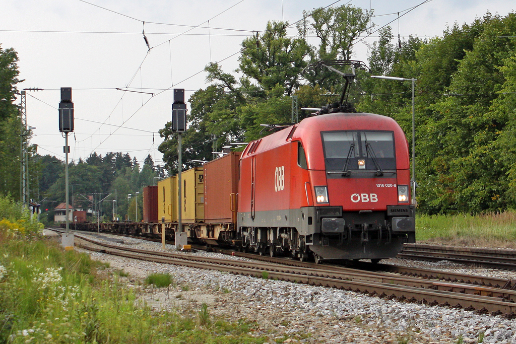 Die 1016 020-3 in A�ling (Oberbay) am 30,07,11 