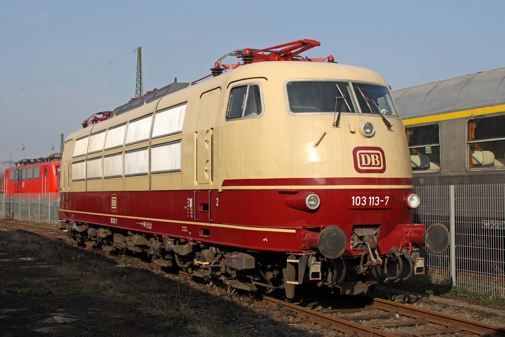 Die 103 113-7 in Koblenz L�tzel am 10,02,11