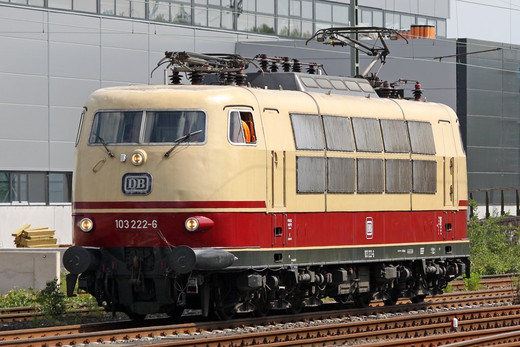 Die 103 222-6 in Opladen am 29,05,10