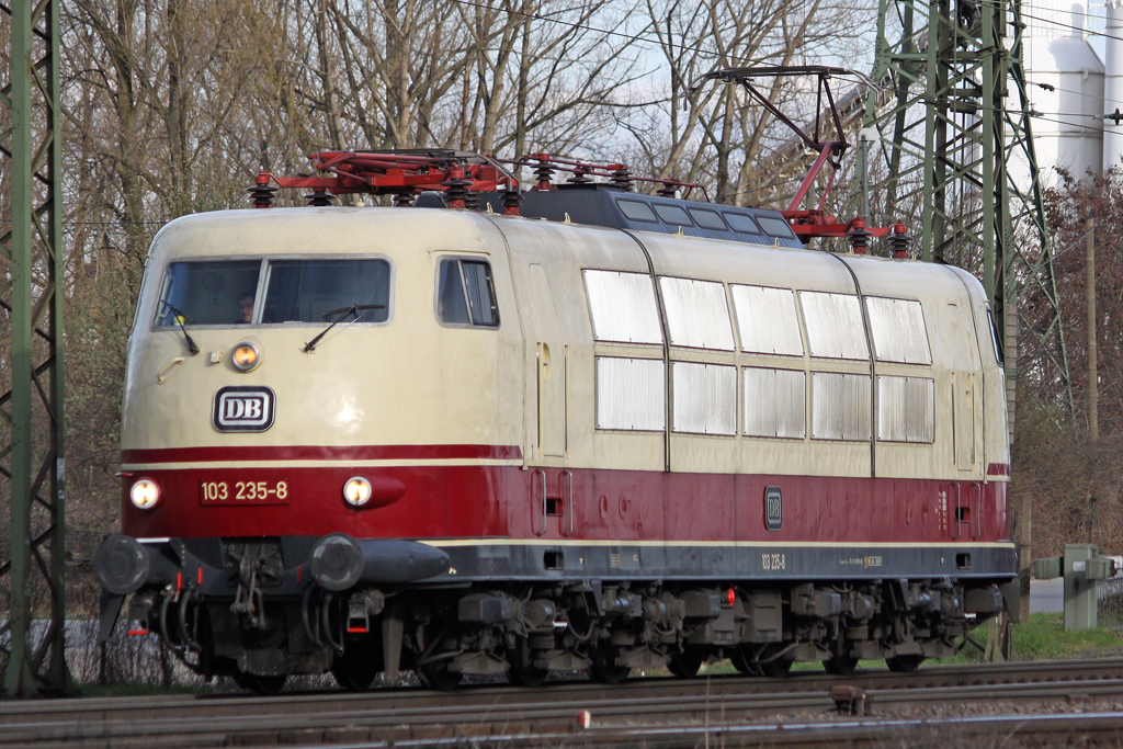 Die 103 235-8 in Gremberg am 02,04,10