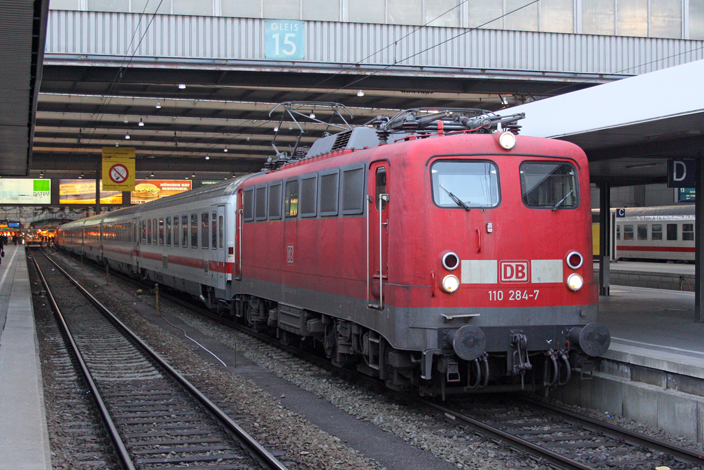 Die 110 284-7 in M�nchen Hbf am 08,02,11