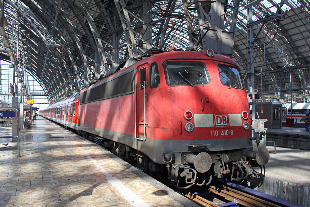 Die 110 410-8 in Frankfurt Hbf am 01,07,10