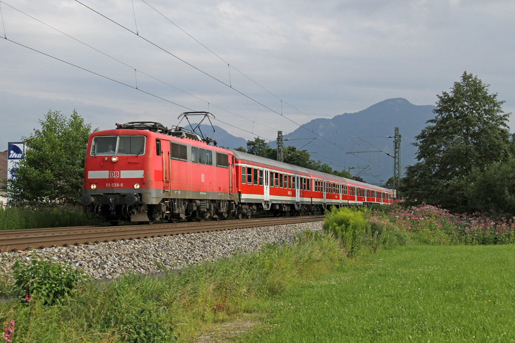 Die 111 038-6 in Raubling am 03,08,12 