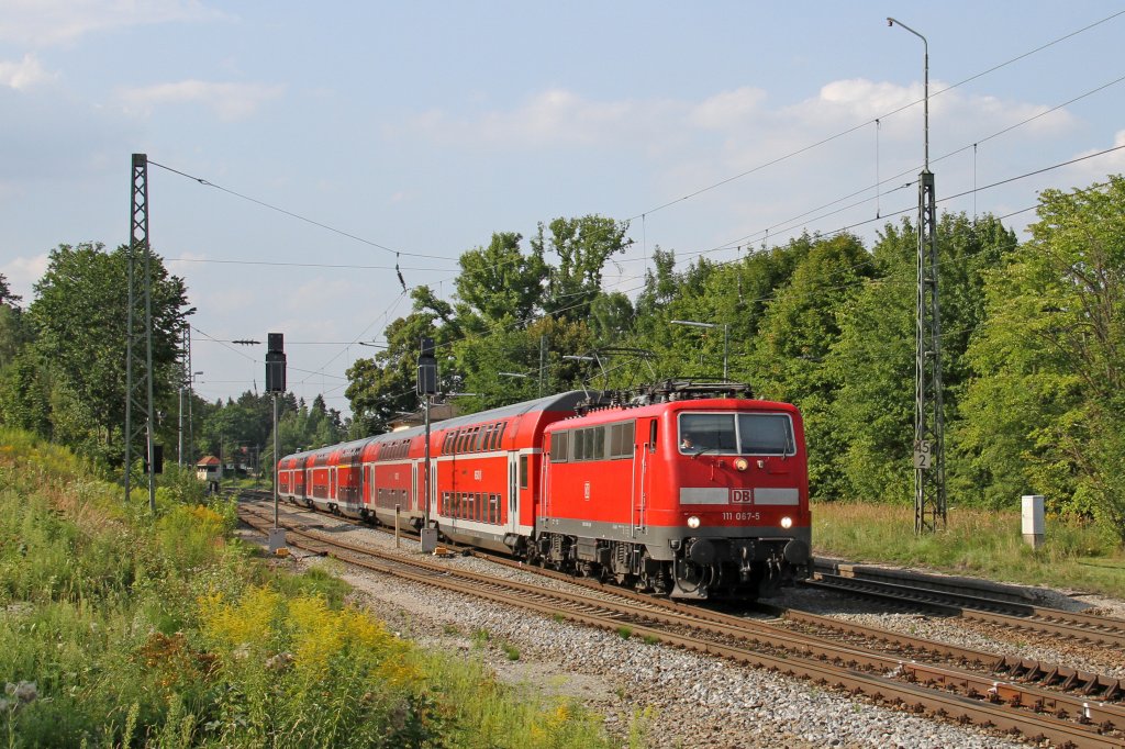 Die 111 067-5 in A�ling (Oberbay) am 02,08,12