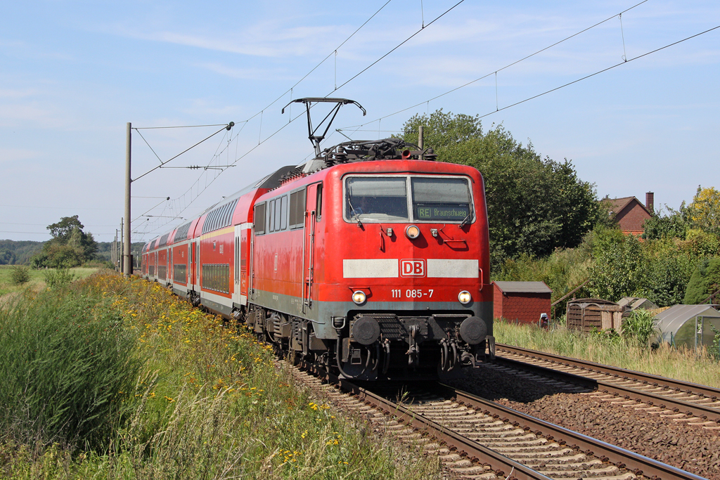 Die 111 085-7 in V�hrum am 20,08,11