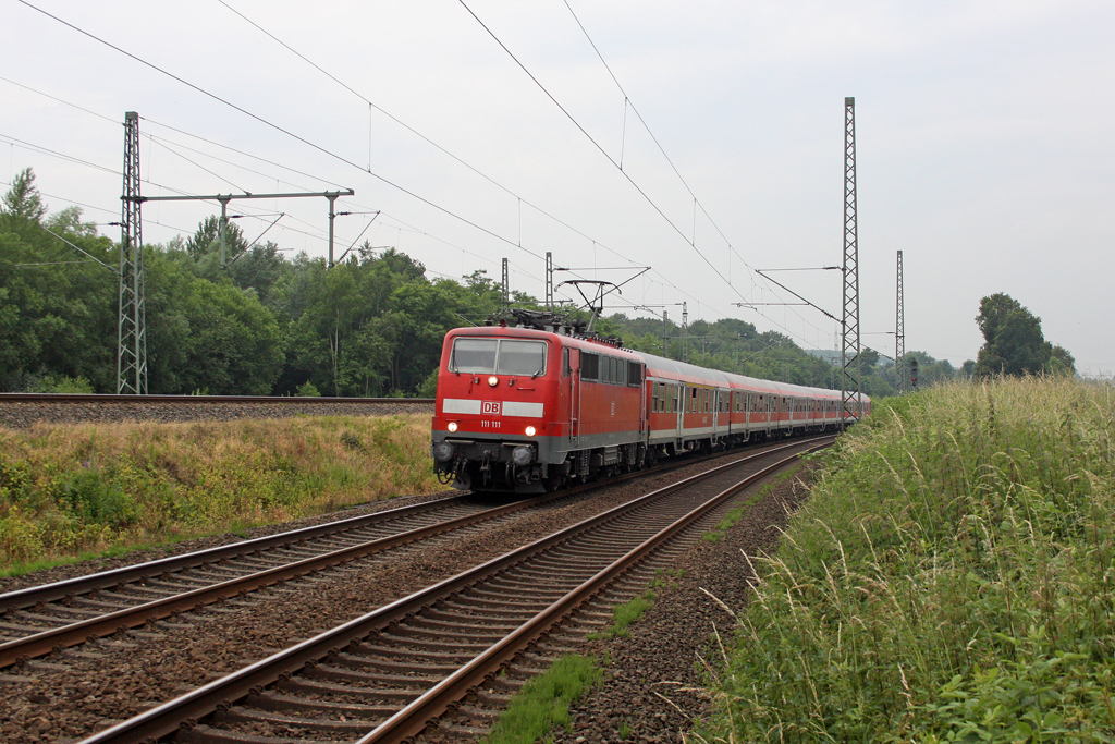 Die 111 111-1 mit der RB 48 in Wuppertal Vohwinkel am 19,06,12