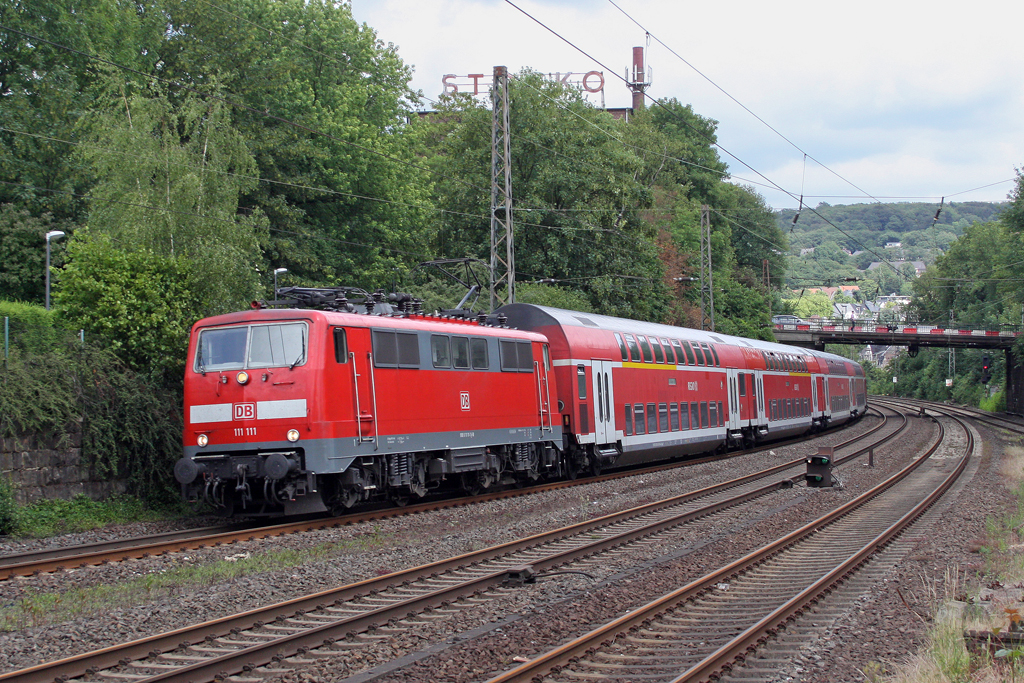 Die 111 111-1 in Wuppertal Sonnborn am 10,06,11
