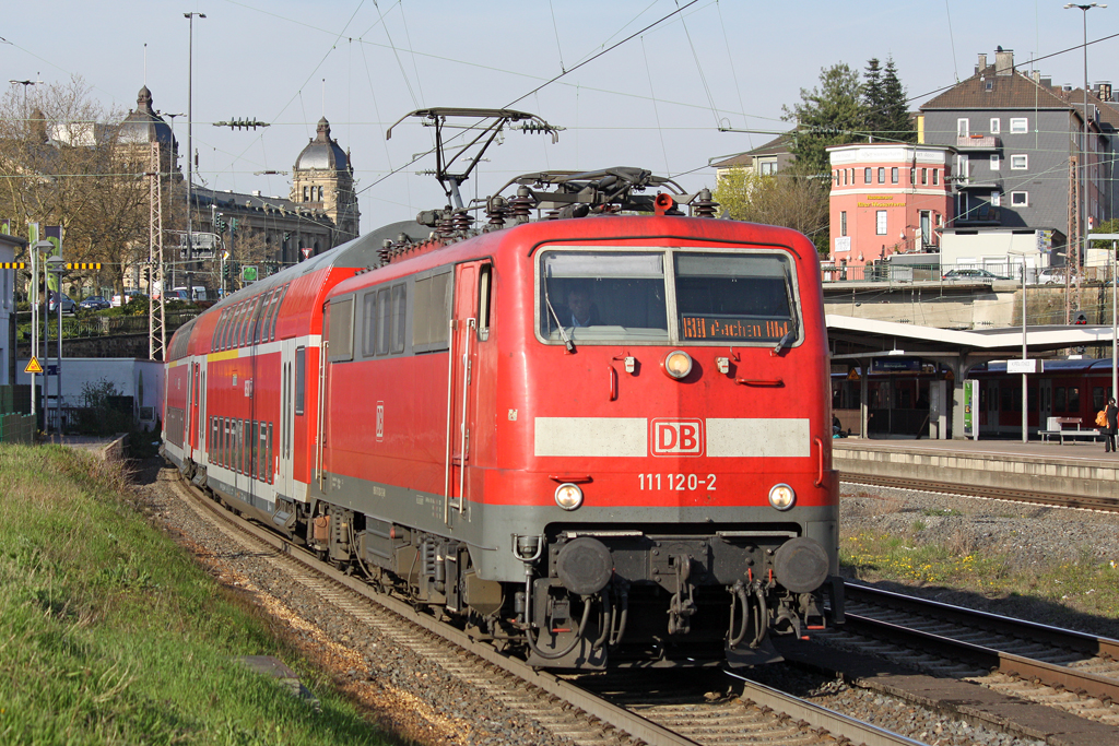 Die 111 120-2 in Wuppertal Steinbeck am 22,04,10
