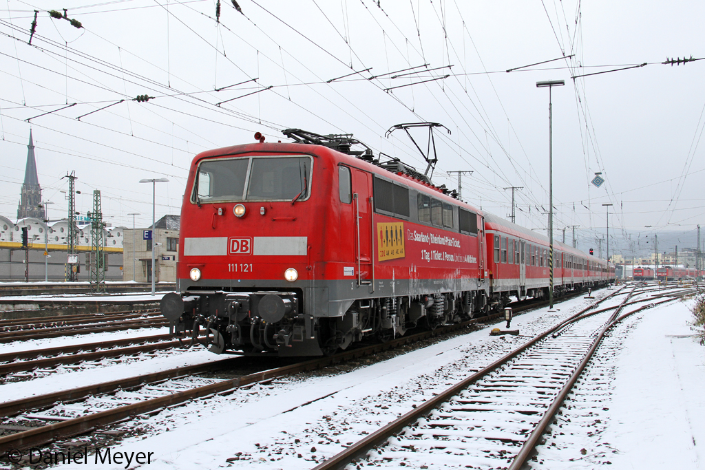 Die 111 121 in Koblenz Hbf am 20,01,13