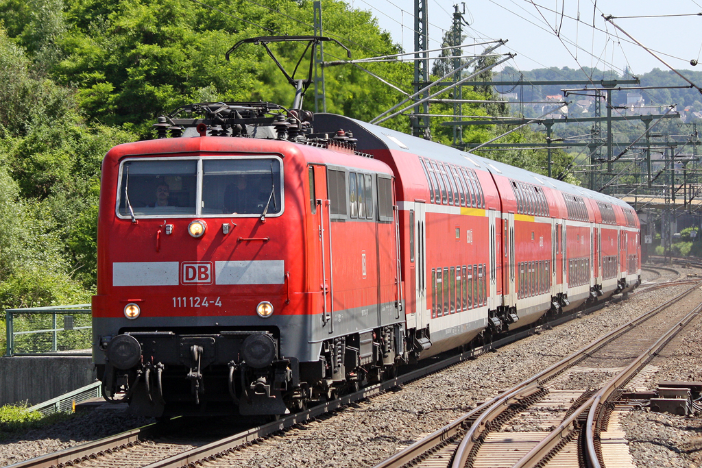 Die 111 124-4 in Wuppertal Vohwinkel am 16,06,10