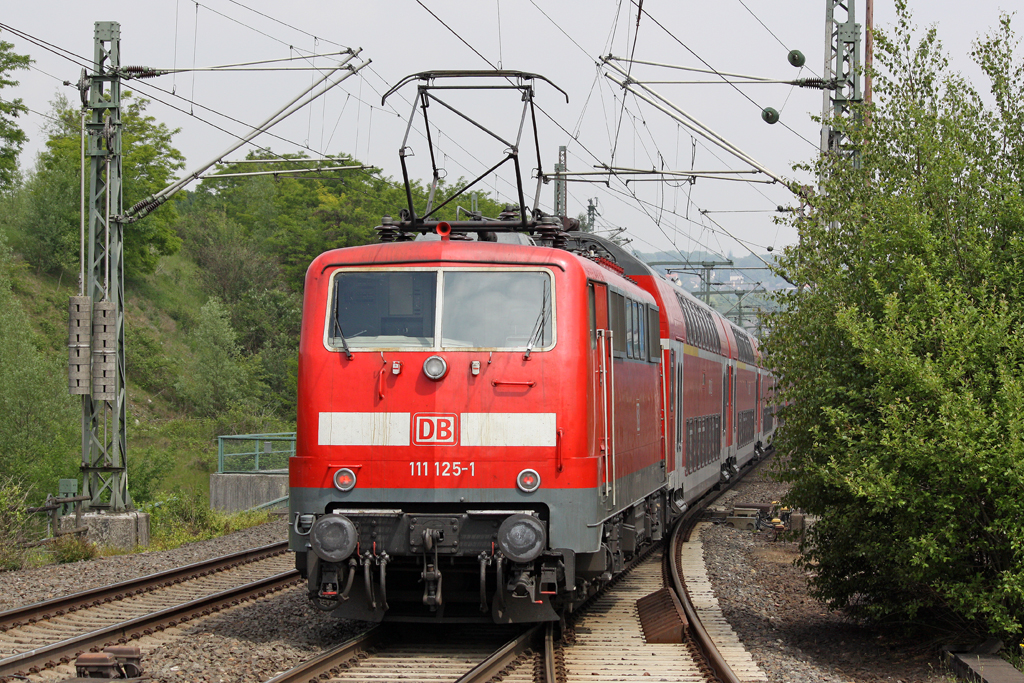 Die 111 125-1 in Wuppertal Vohwinkel am 27,05,10