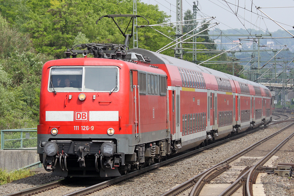 Die 111 126-1 in Wuppertal Vohwinkel am 27,05,10