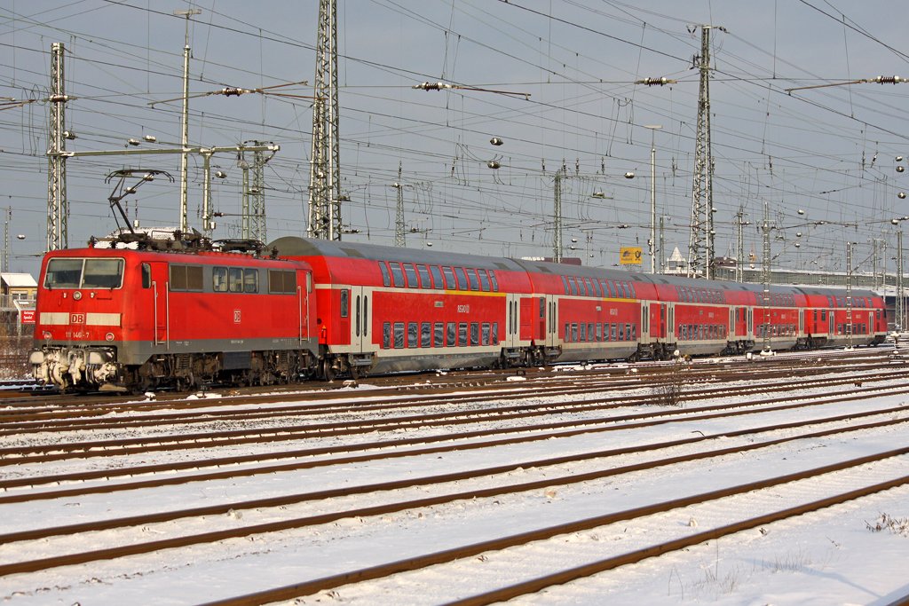 Die 111 146-7 bei der einfahrt in Dortmund Hbf am 04,01,10