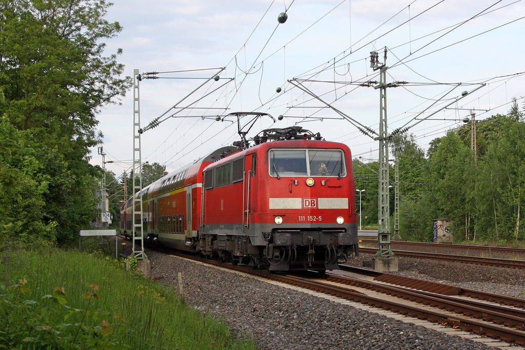 Die 111 152-5 in Gruiten am 19,05,12