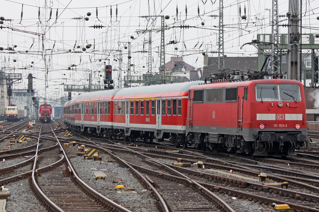 Die 111 153-3 in K�ln Hbf am 21,01,10