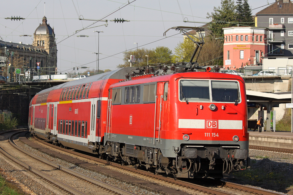 Die 111 154 in Wuppertal Steinbeck am 22,04,10