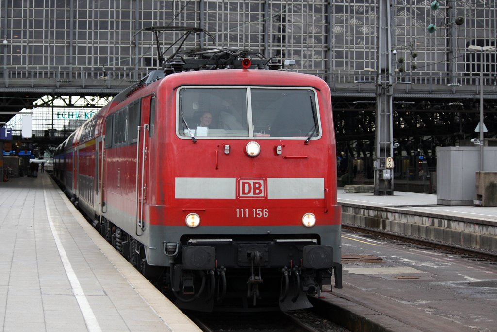 Die 111 156 in K�ln Hbf am 28,02,10