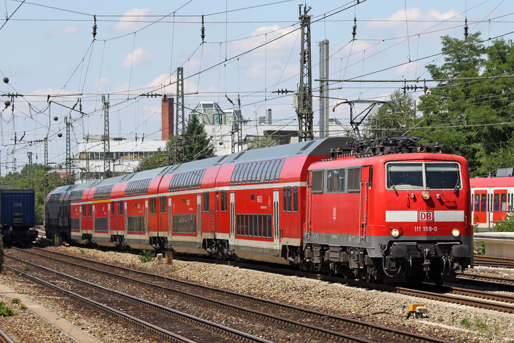 Die 111 159-0 in M�nchen Heimeranplatz am 31,07,10