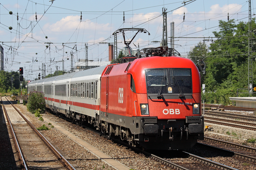 Die 1116 185-8 in M�nchen Heimeranplatz am 31,07,10