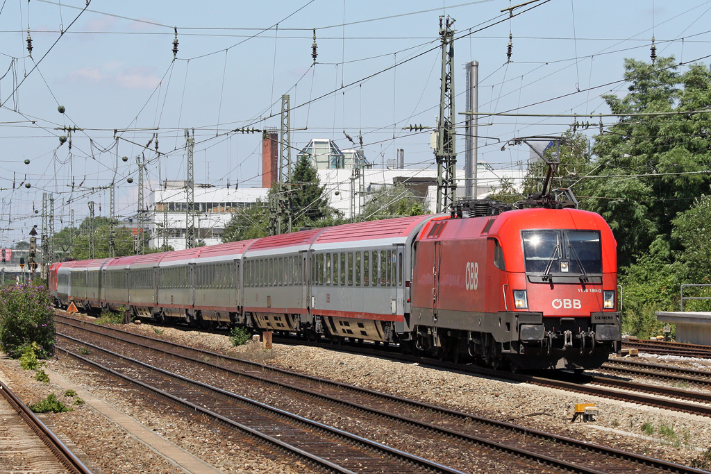 Die 1116 189-0 mit EC 113 in M�nchen Heimeranplatz am 31,07,10