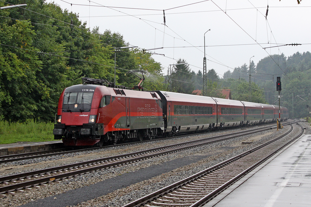 Die 1116 224 in A�ling (Oberbay) am 30,07,11 