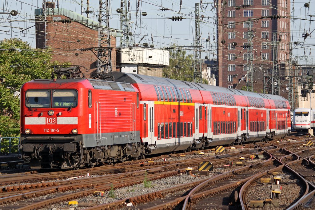 Die 112 161-5 als RE 7 in K�ln Hbf am 05,06,10