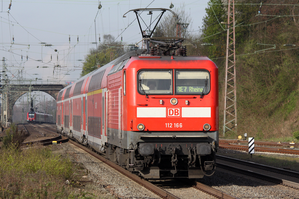 Die 112 166 in Wuppertal Vohwinkel am 22,04,10